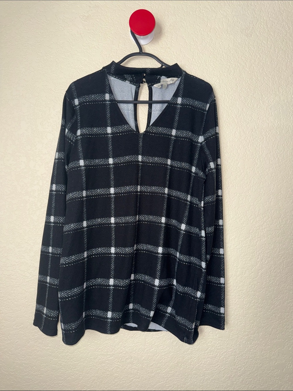 Casual Collection Black Plaid Keyhole Top US 10